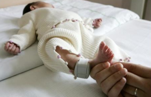 un bracelet électronique contre les rapts de bébés dans les maternités